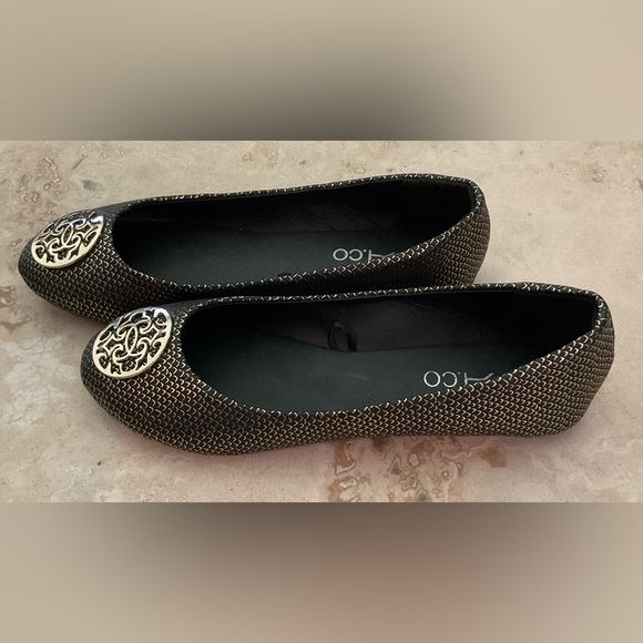 A.CO ● Black and Gold Flats with Metal Toe Accent ● Y2K - Picture 3 of 5